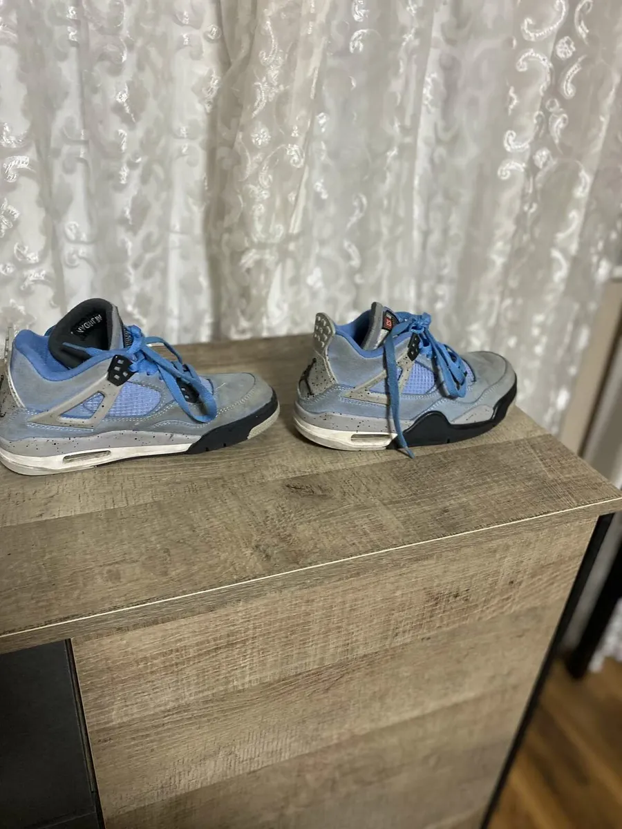 Air Jordan 4 University Blue Sneakers - Image 4