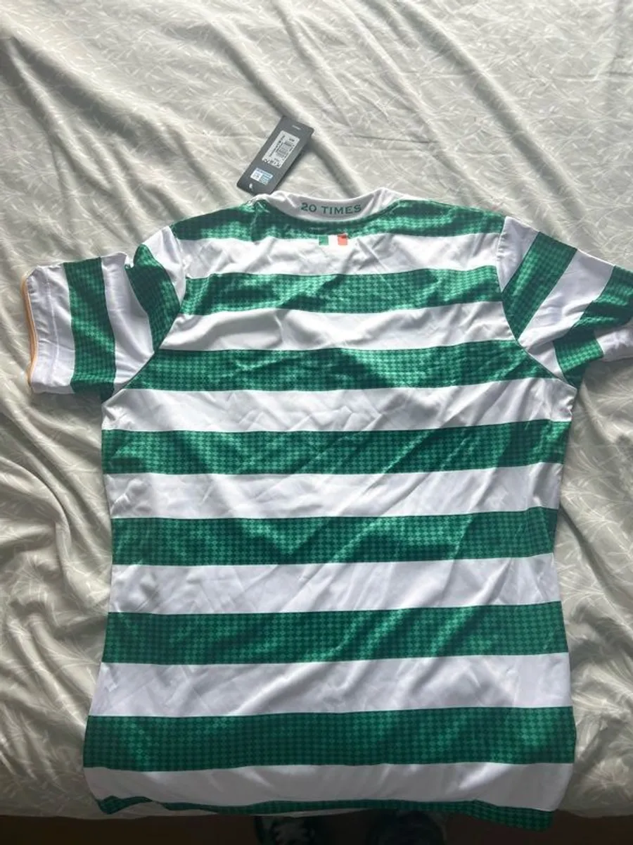 Shamrock Rovers history making 4 in a row 2023 signed by entire squad - Image 3