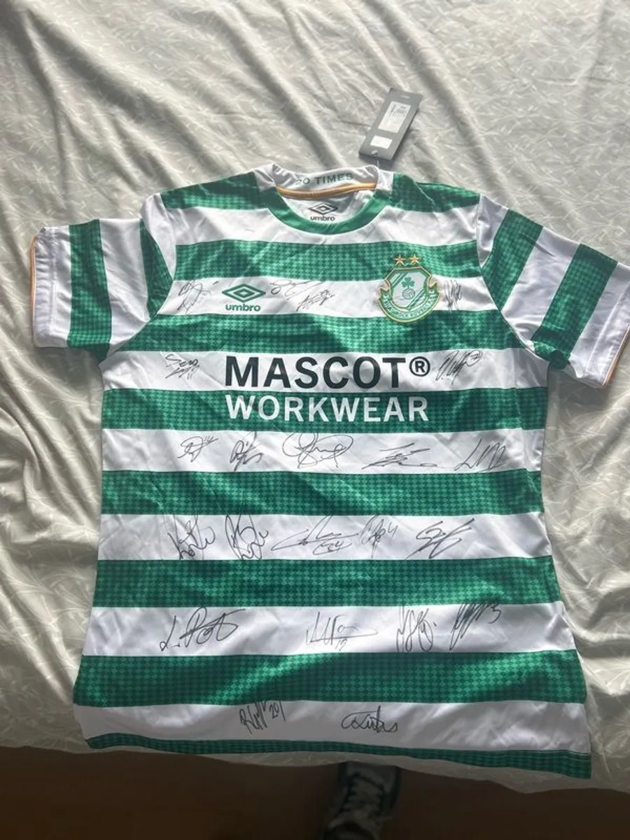 Shamrock Rovers history making 4 in a row 2023 signed by entire squad - Image 4