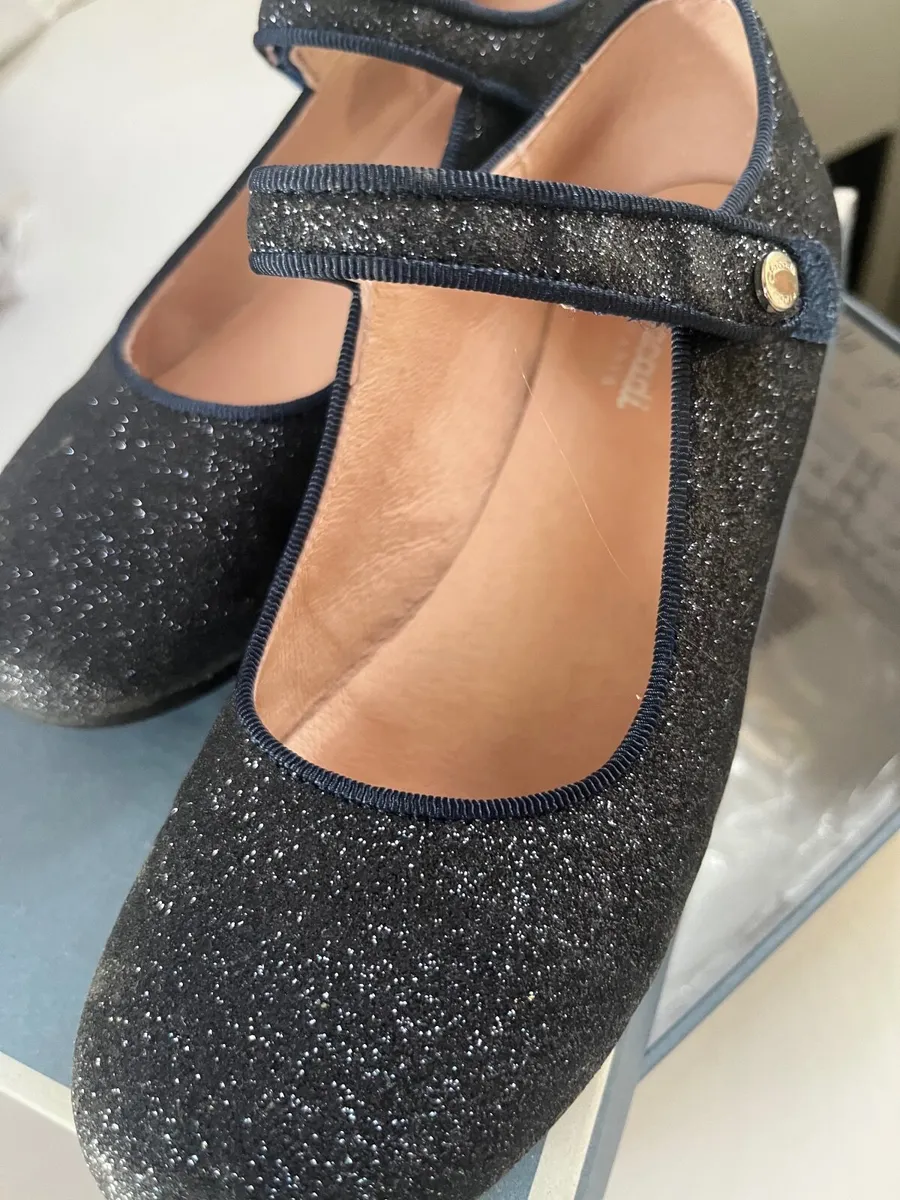 Children’s shoes - Image 1