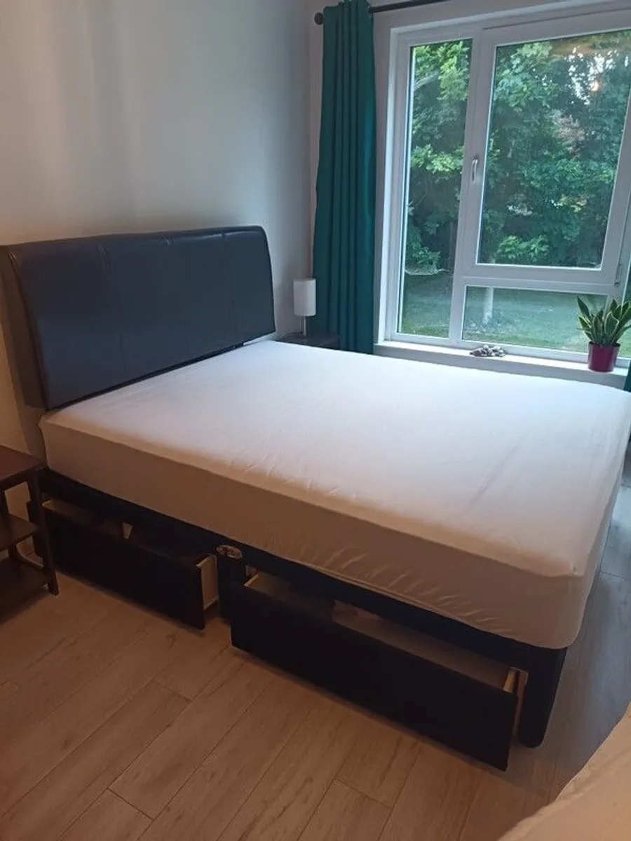 King size bed with matress and headboard - Image 4
