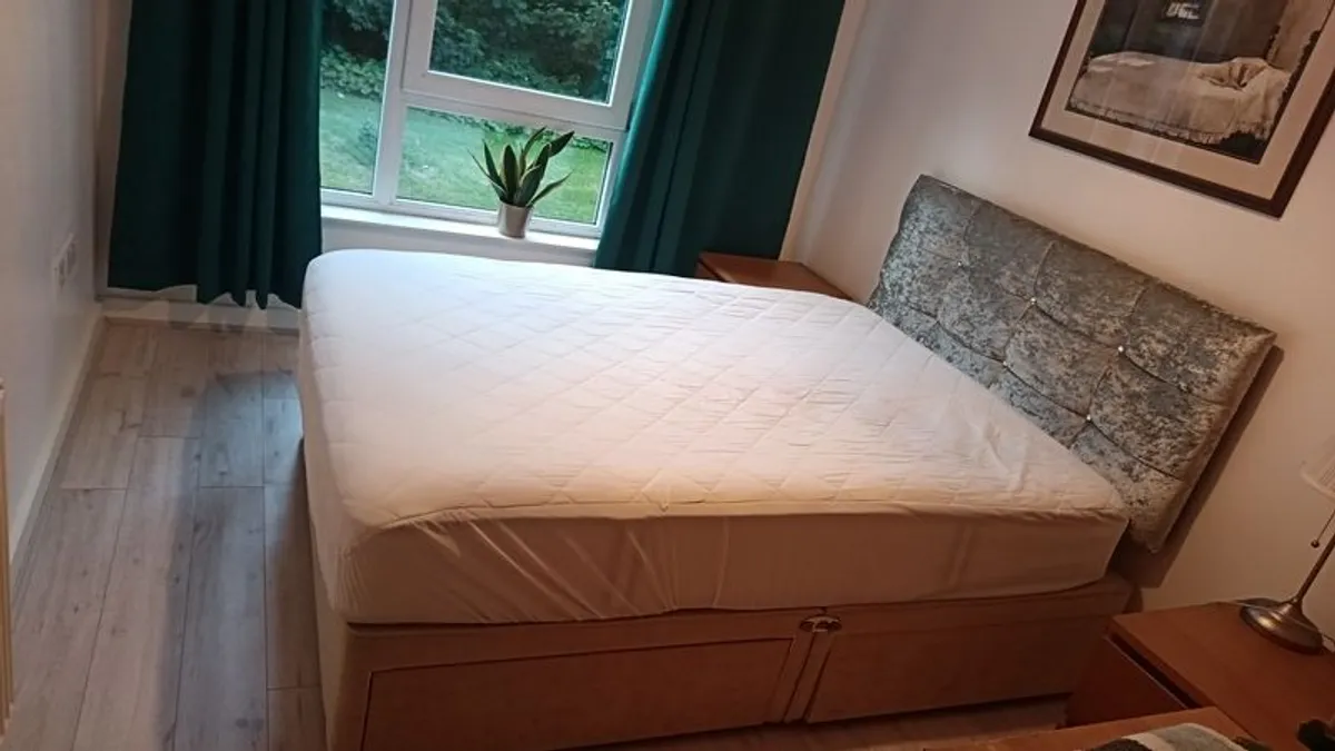 Queen size bed with matress and headboard - Image 1