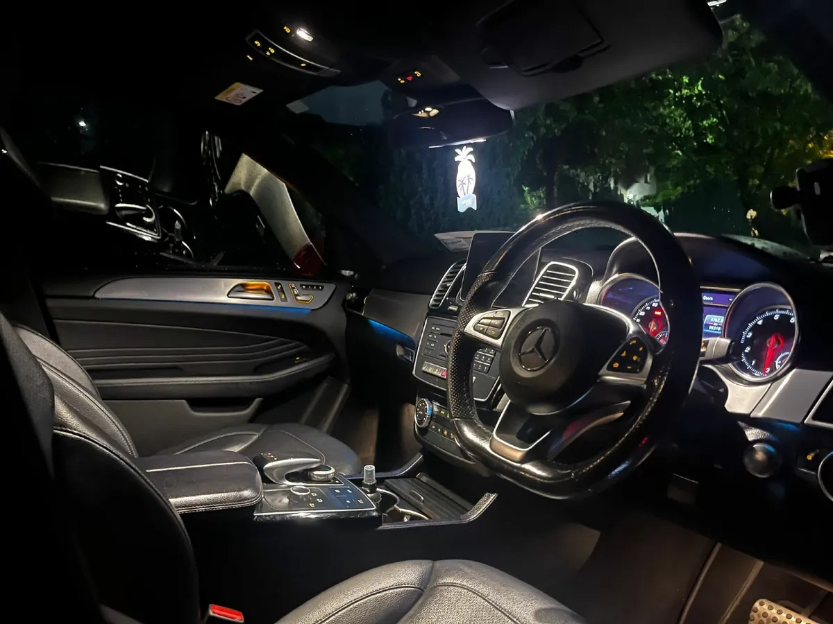 Mercedes-Benz GLE 500E 4matic AMG N 2018 - Image 3