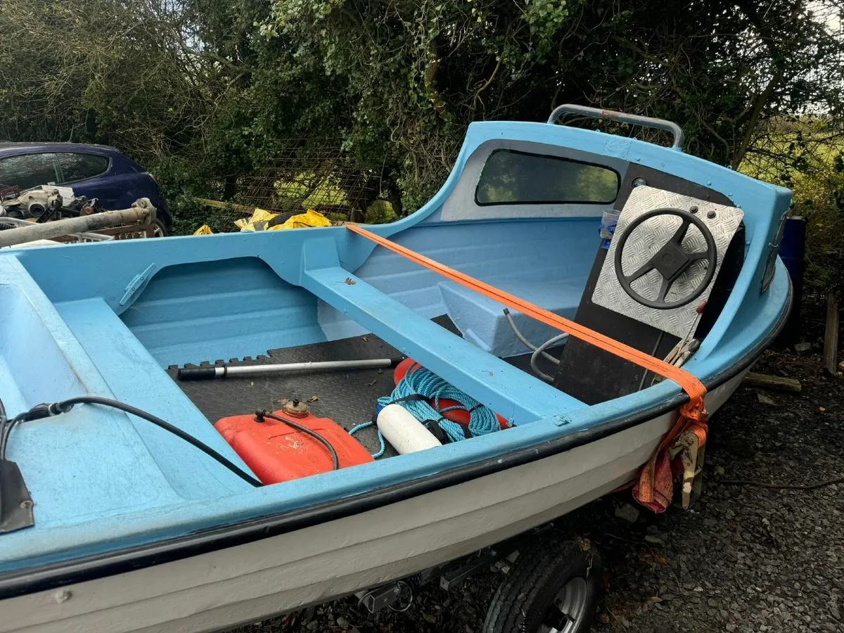 13ft fibreglass Boat incl Motor - Image 2