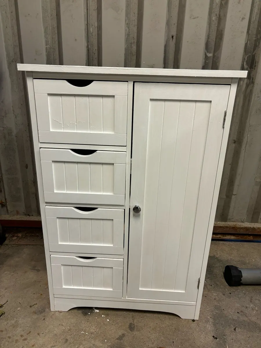 Small white bathroom storage press - Image 1