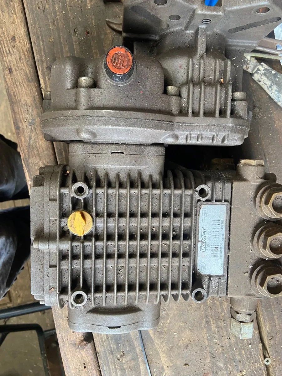 Comet power washing pump 2,200 psi