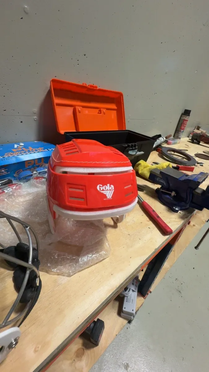 Red gola helmet - Image 2