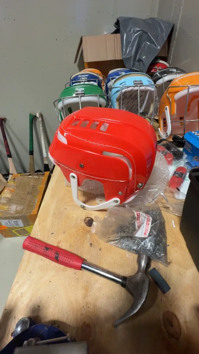 Red gola helmet - Image 3