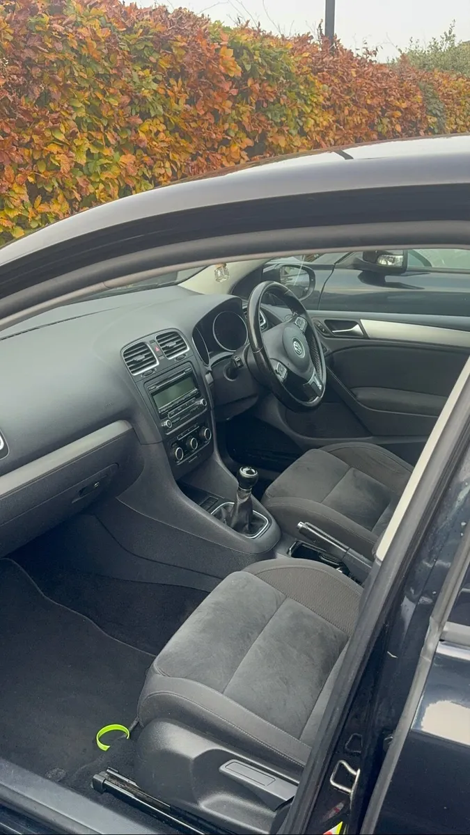 Volkswagen Golf 2011 - Image 1