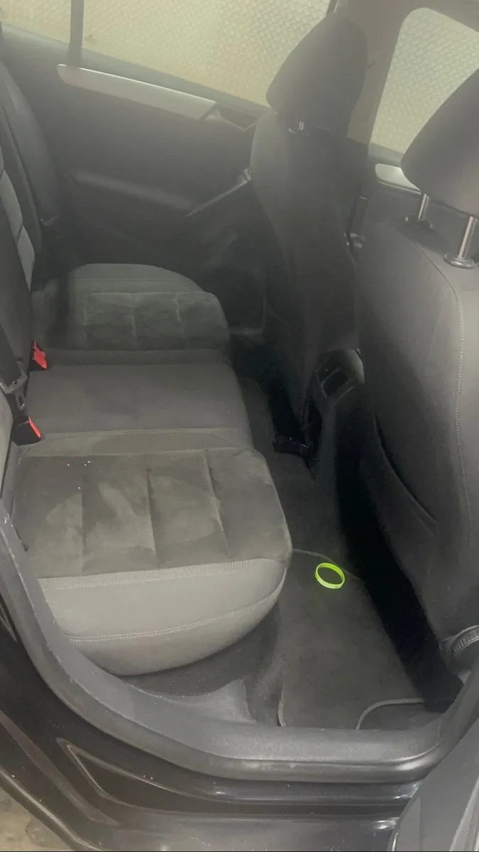 Volkswagen Golf 2011 - Image 2