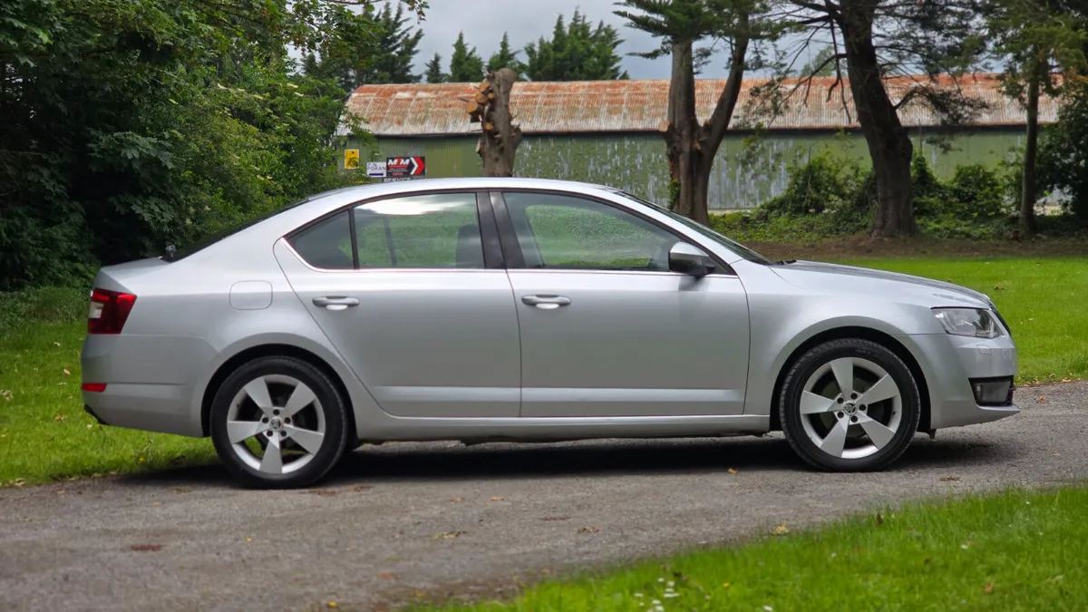 2013 Skoda Octavia 2.0 TDI 150BHP Elegance - Image 3