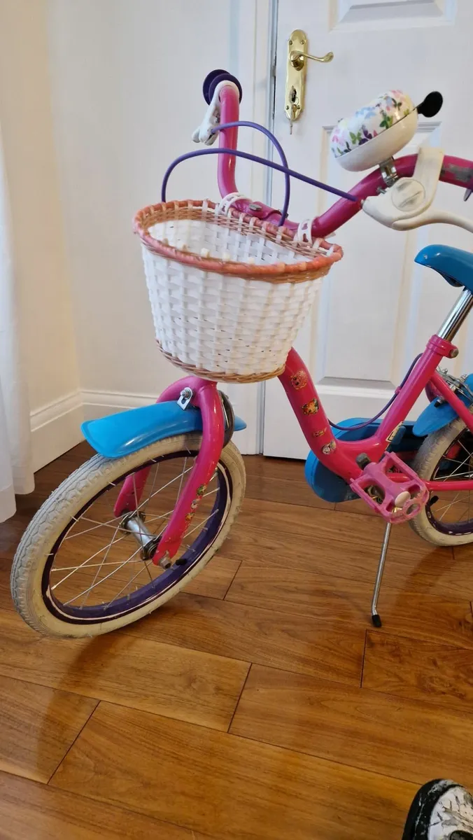 Bike with front basket - Image 2