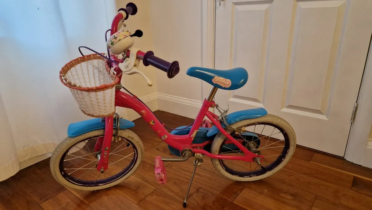Bike with front basket - Image 3
