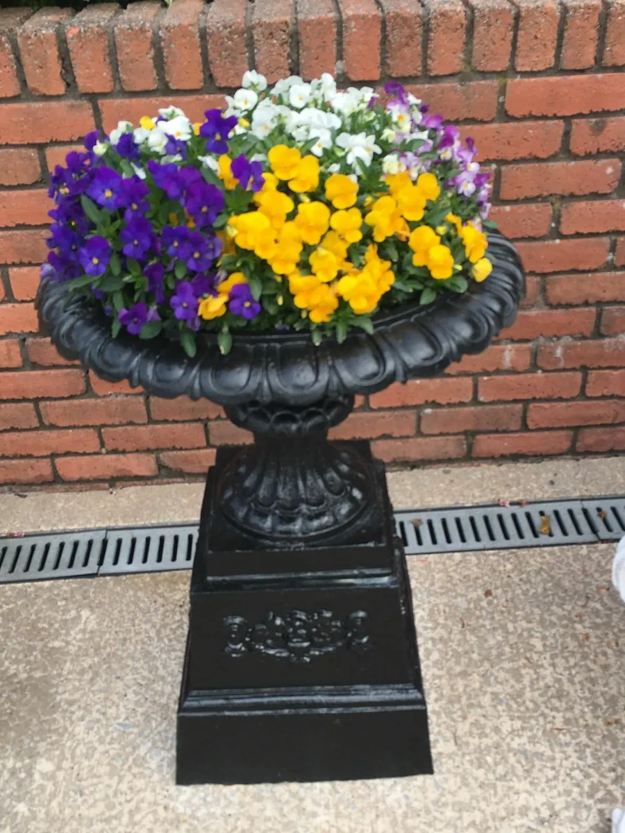 Cast iron pots & urns patio furniture - Image 2