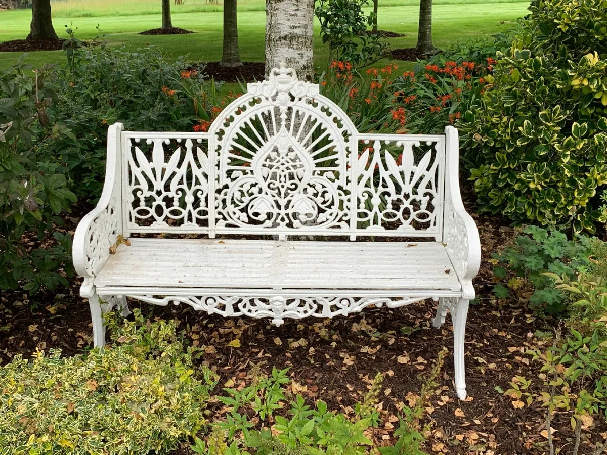 Aluminium & cast iron garden seats & benches - Image 1