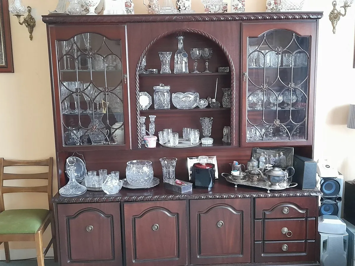 Mahogany dresser - Image 2