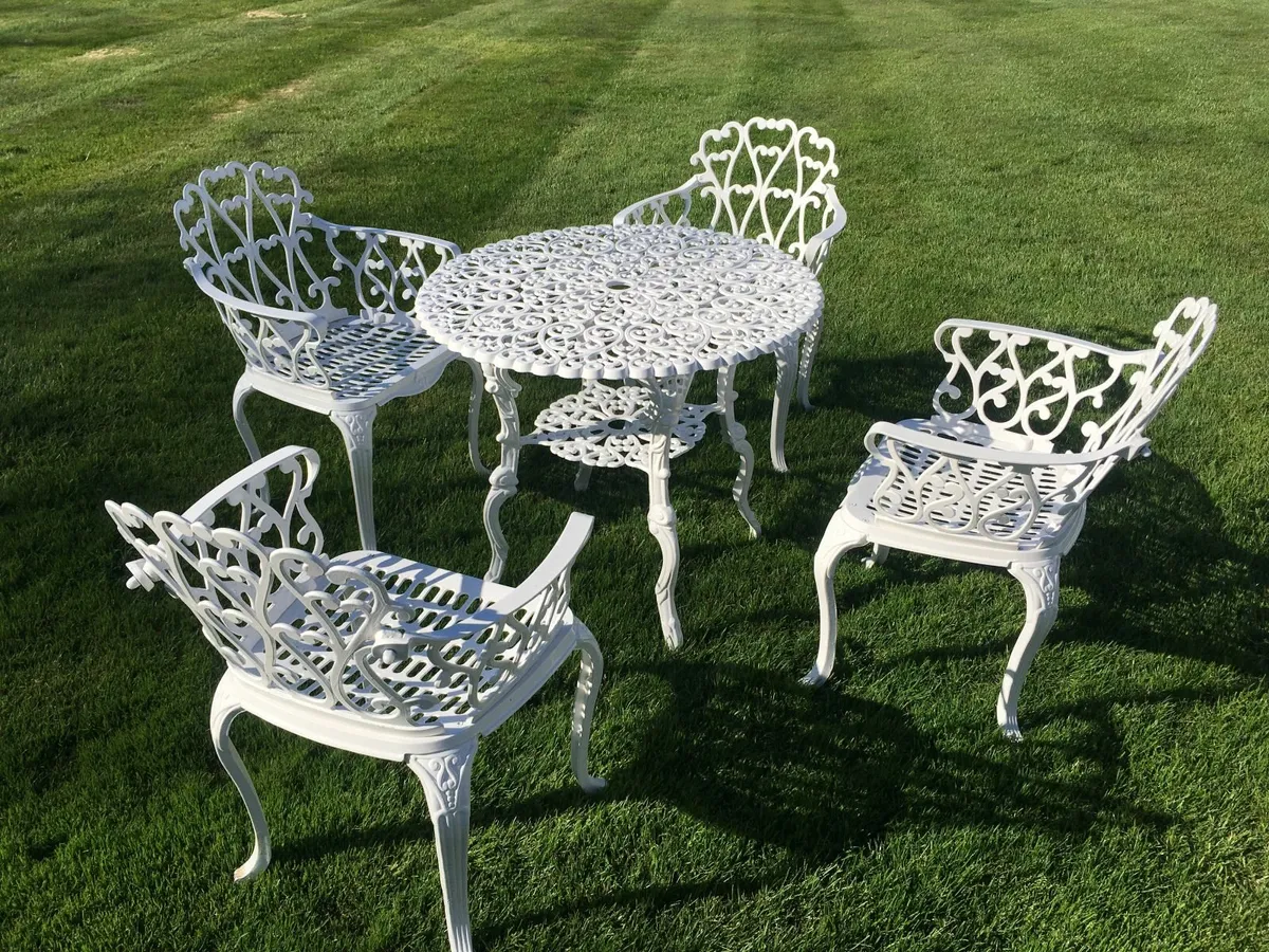 Aluminium & cast iron garden seats & benches - Image 3
