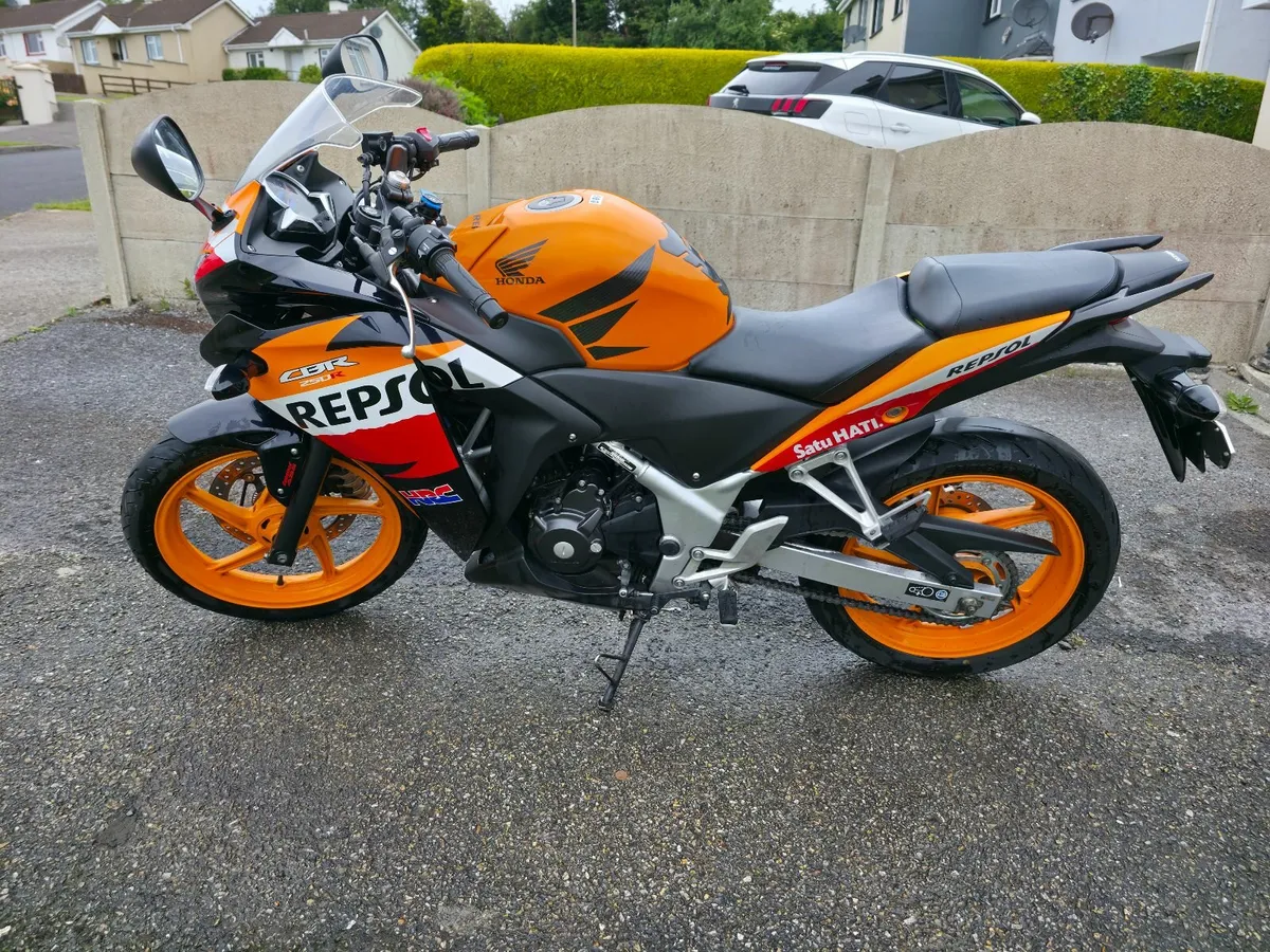 Honda CBR 250r 2013 ~Repsol~ - Image 1