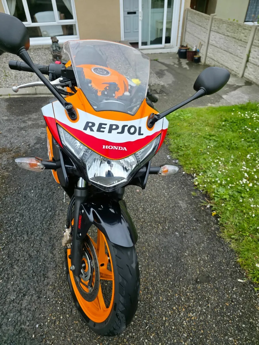 Honda CBR 250r 2013 ~Repsol~ - Image 3