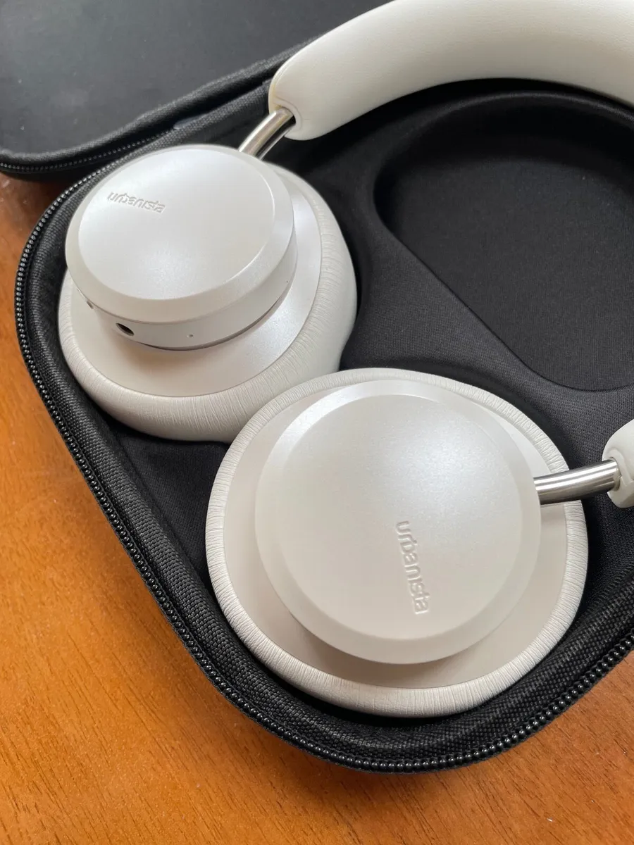White Urbanista MIAMI Headphones - Image 2