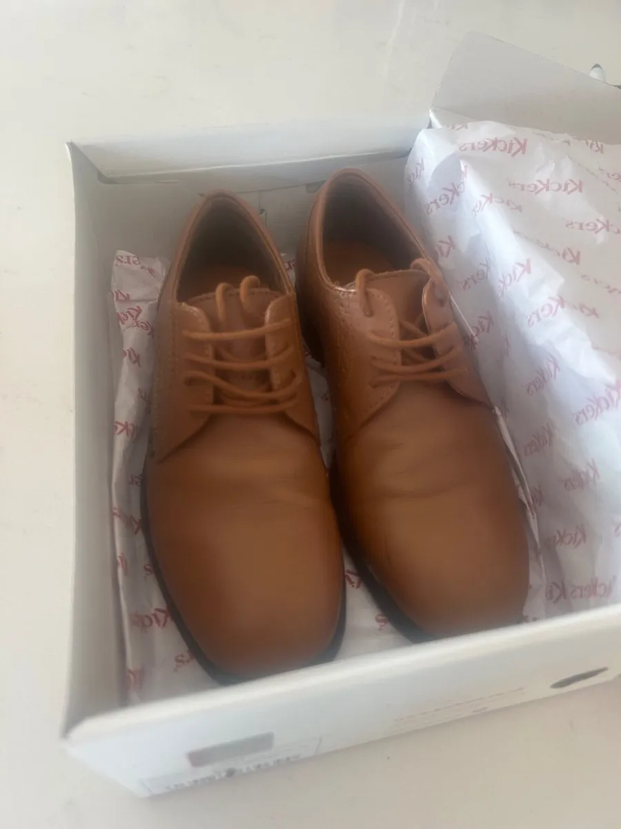 Boys brown shoes - Image 3