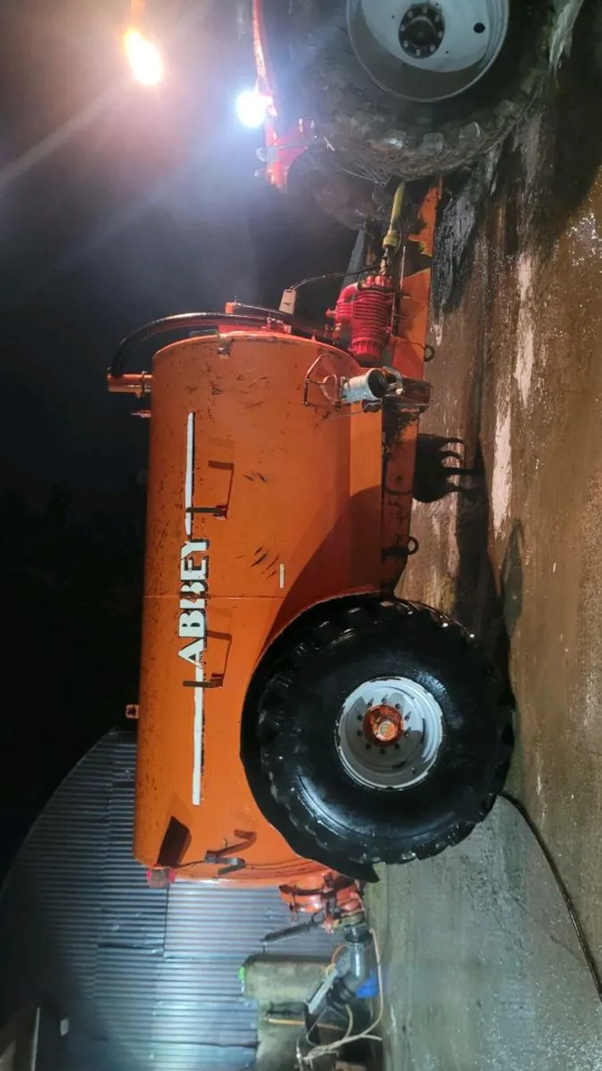 Tank needing repair  welding front and rear faces - Image 1