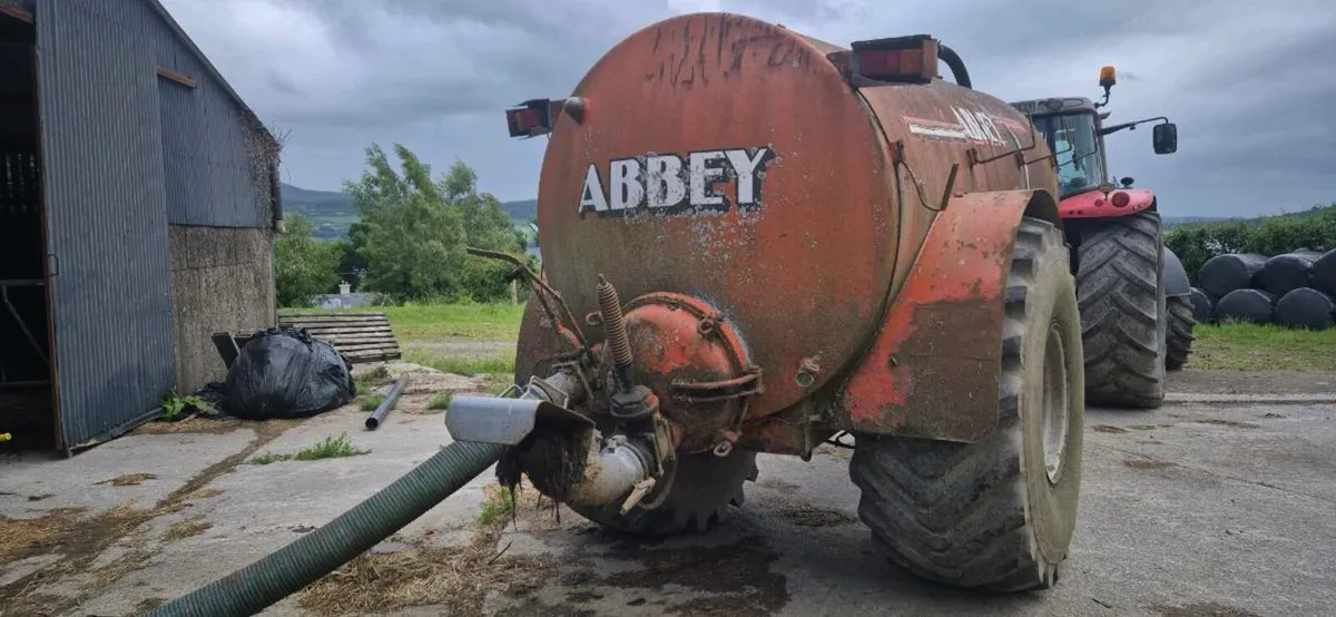 Tank needing repair  welding front and rear faces - Image 4