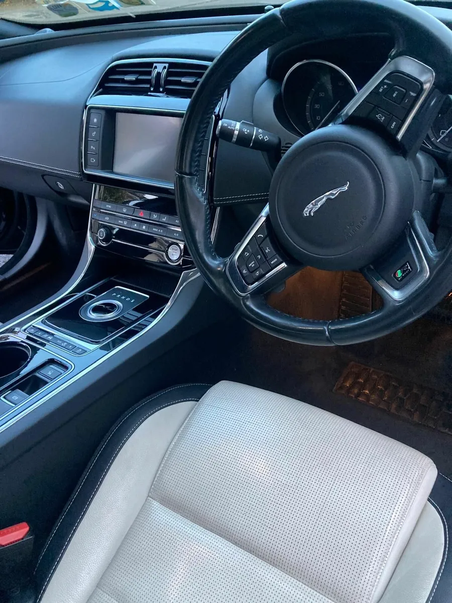 Jaguar XE 2016 - Image 2