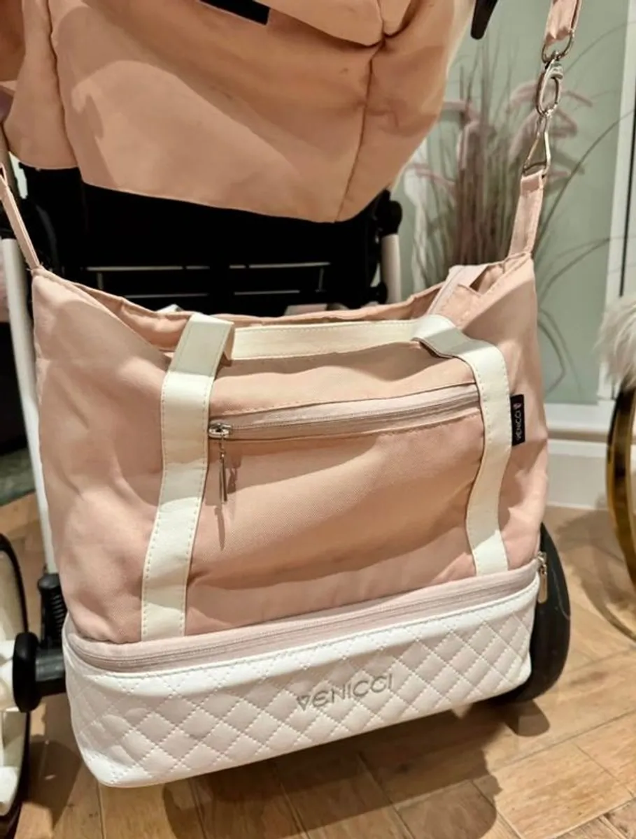 Venicci Pram pink & white leather - Image 3
