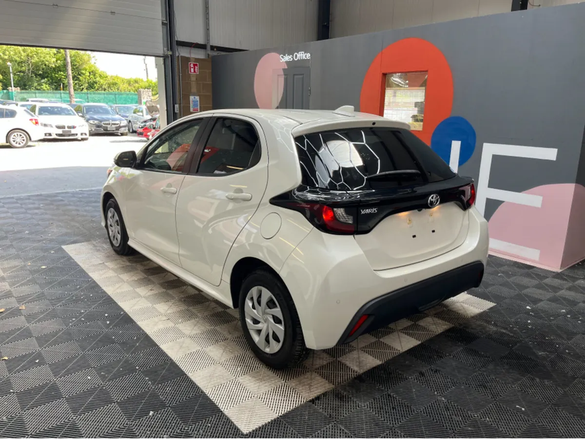 Toyota Yaris 1.0 PETROL / 61k KMs / AUTOMATIC / RE - Image 4