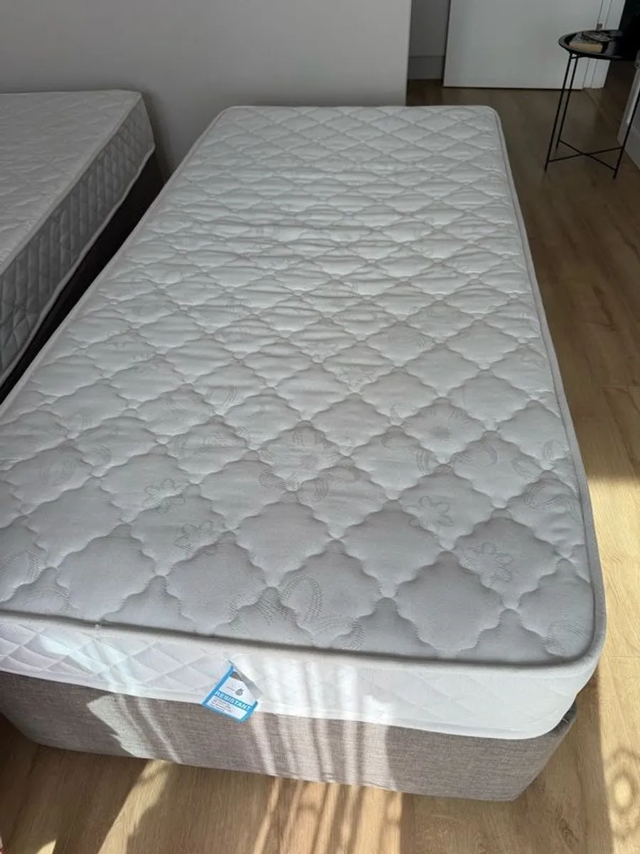 bed - Image 1