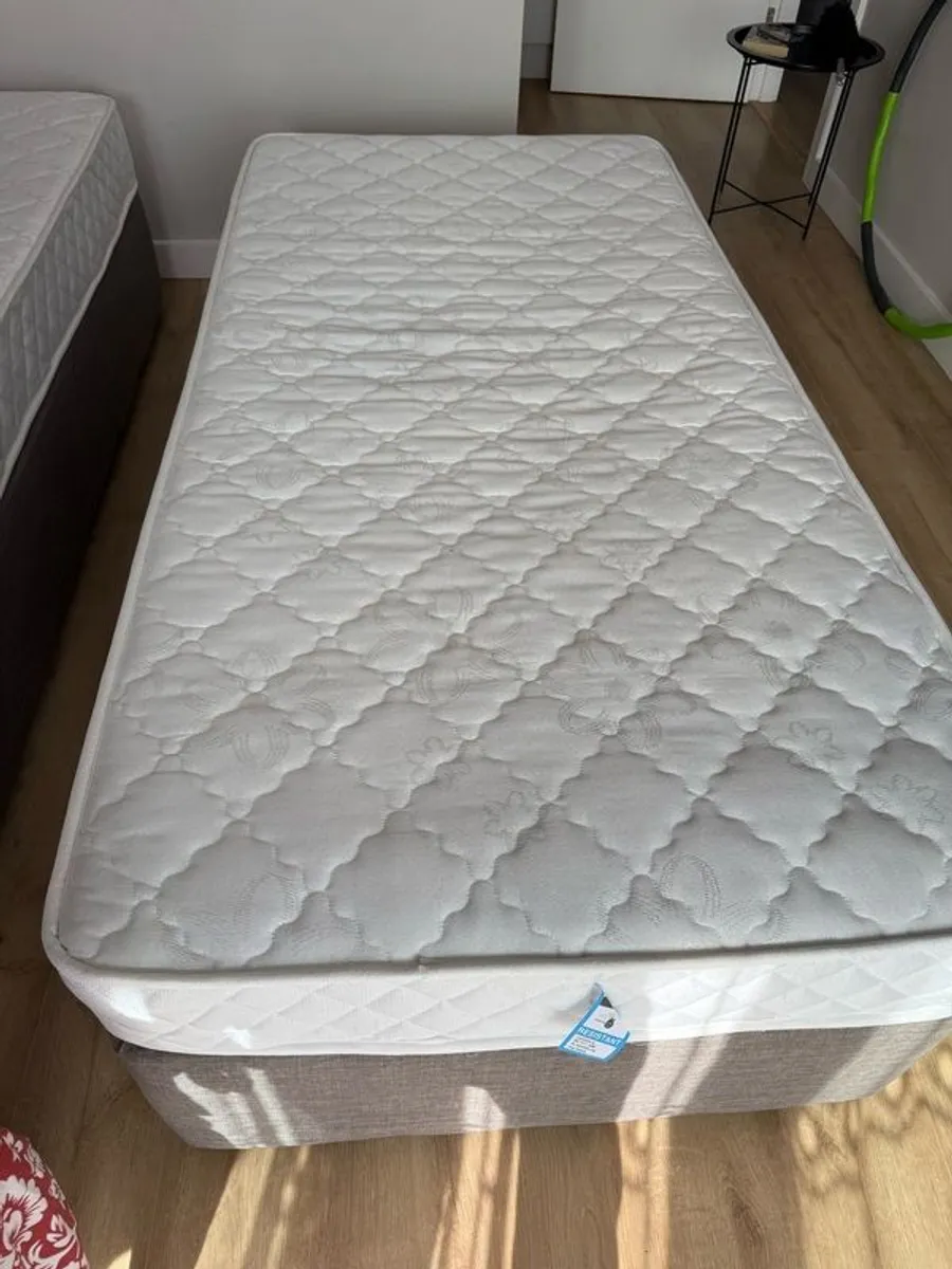 bed - Image 2