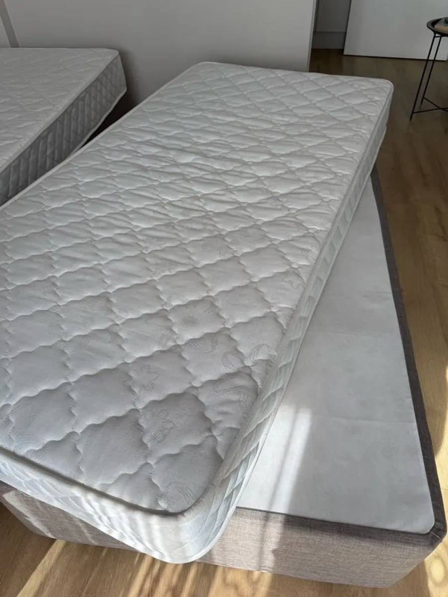 bed - Image 3