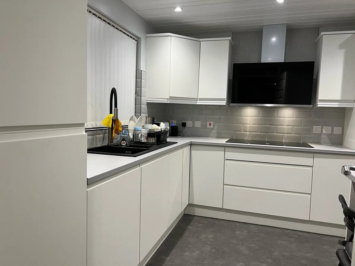 Kitchens : Good selection to suit all budgets - Image 3