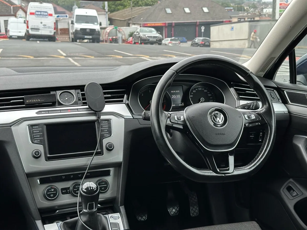 Volkswagen Passat 2015 - Image 4