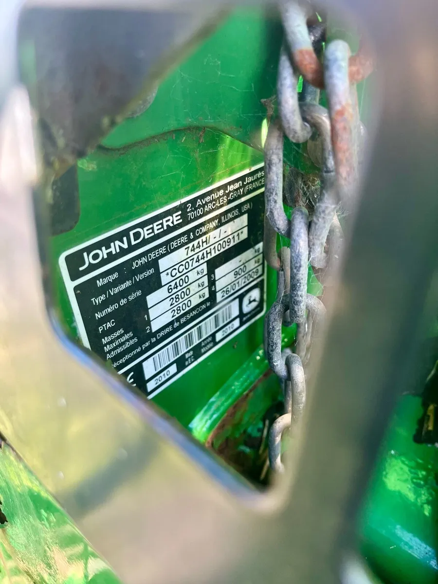 2010  John Deere 744 Round Baler - Image 3
