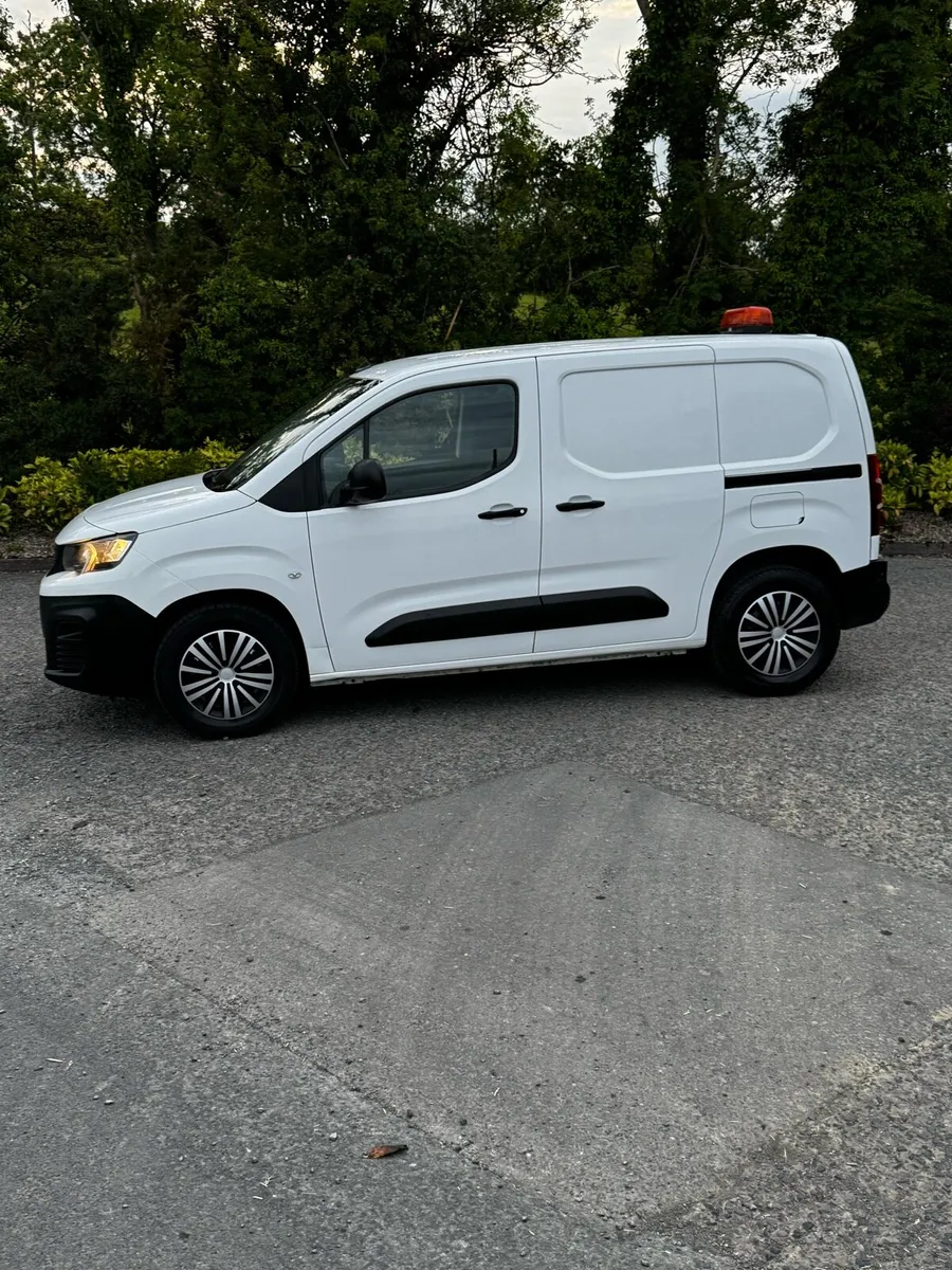 2021 PEUGEOT PARTNER 1.5 HDI GRIP SWB VAN - Image 2