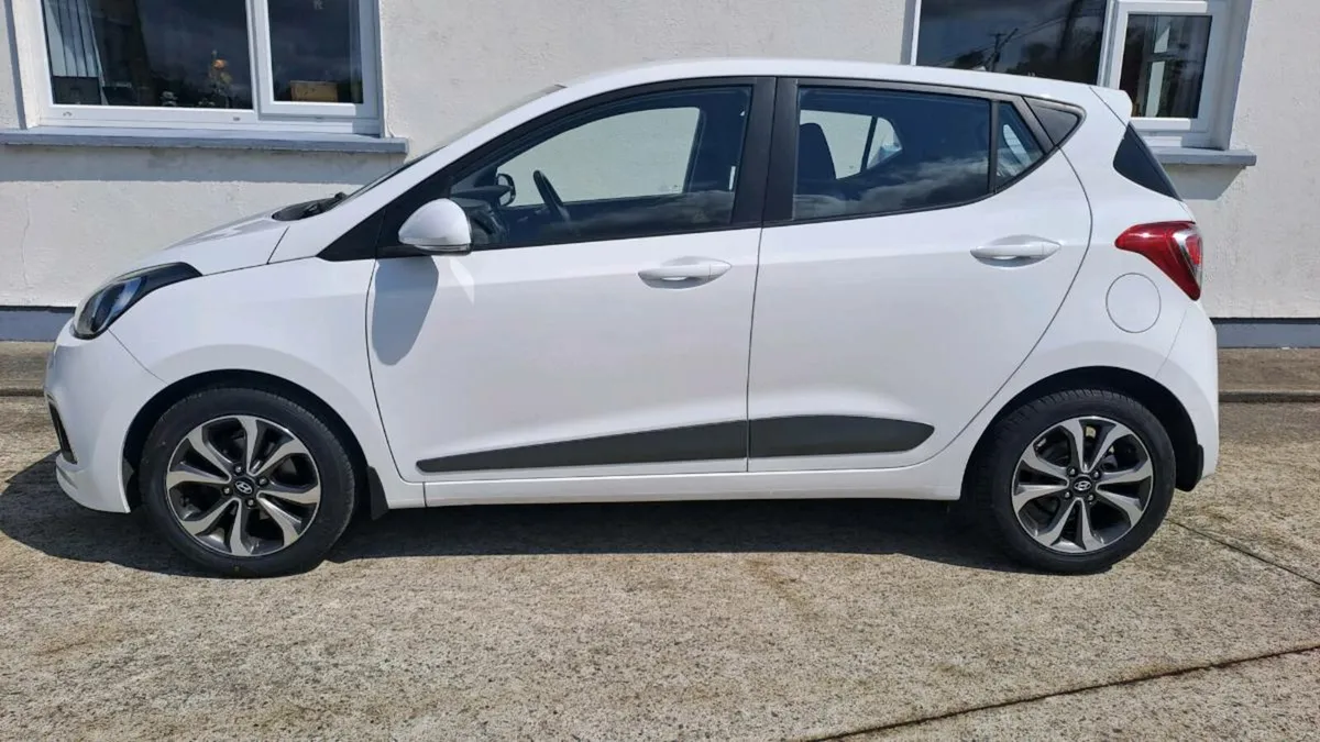 2017 Hyundai I10 Premium~Spotless Condition~ - Image 4