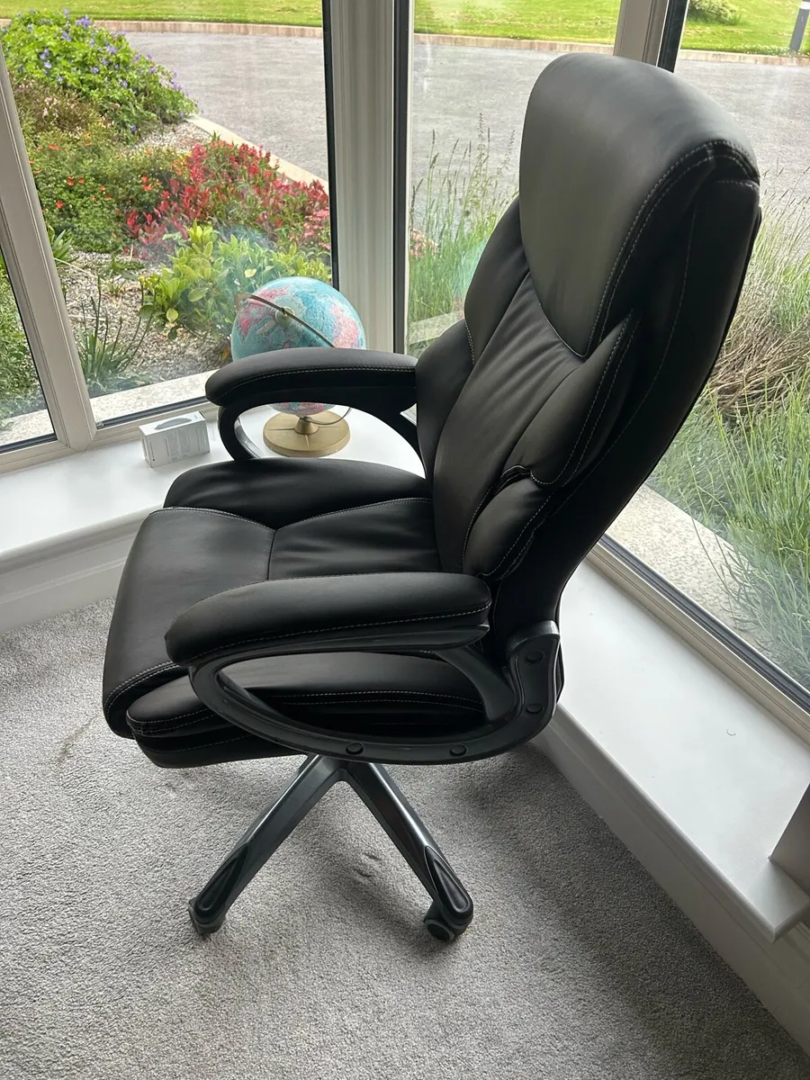 Office chair - Image 1