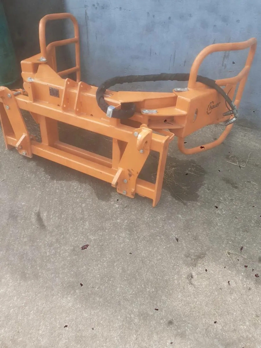 Softhands round bale stacker - Image 2