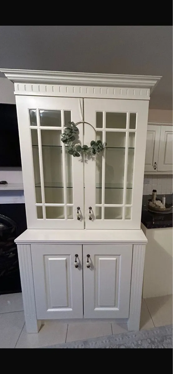 Display cabinets - Image 1