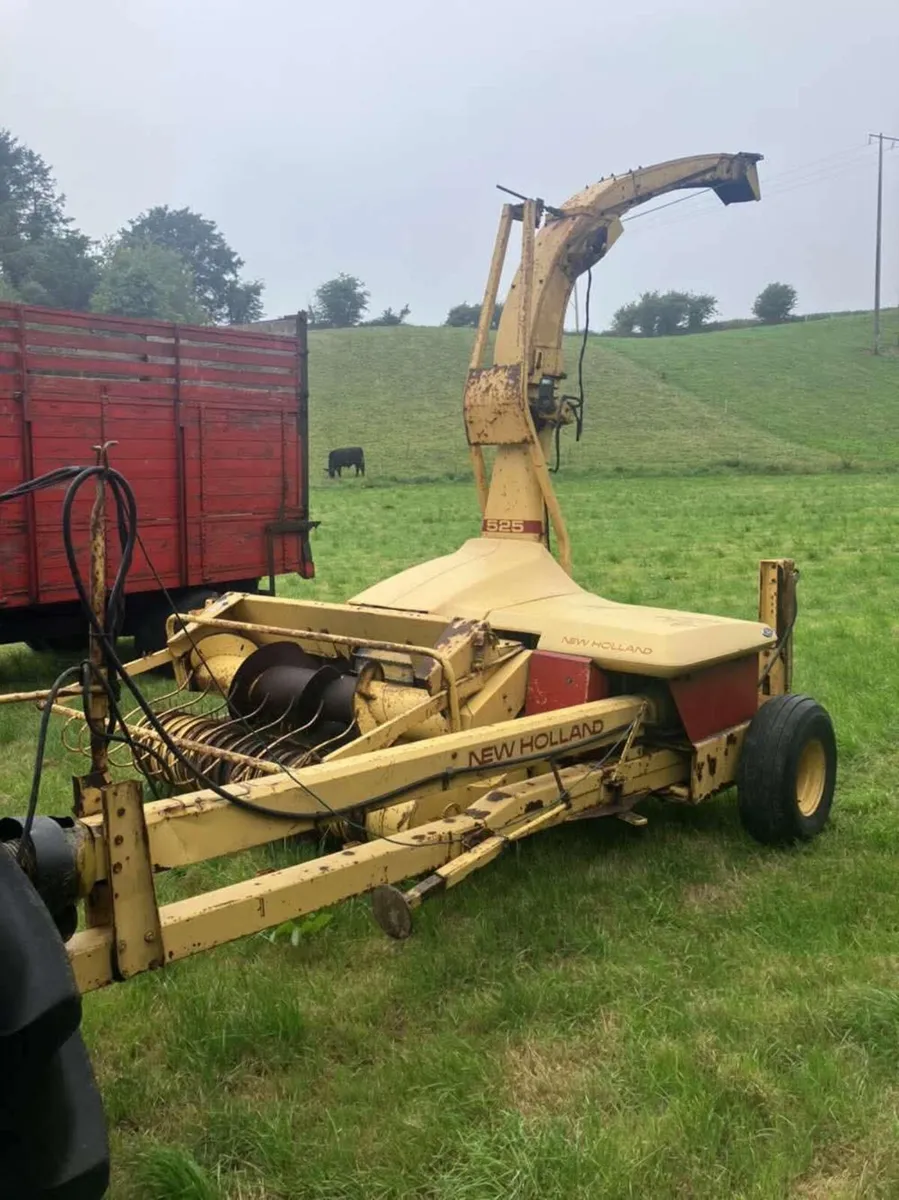 New Holland 525 Trailed Harvester - Image 1