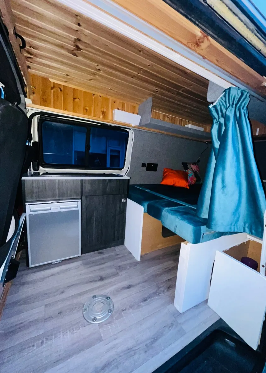Volkswagen T5 Camper - Image 2