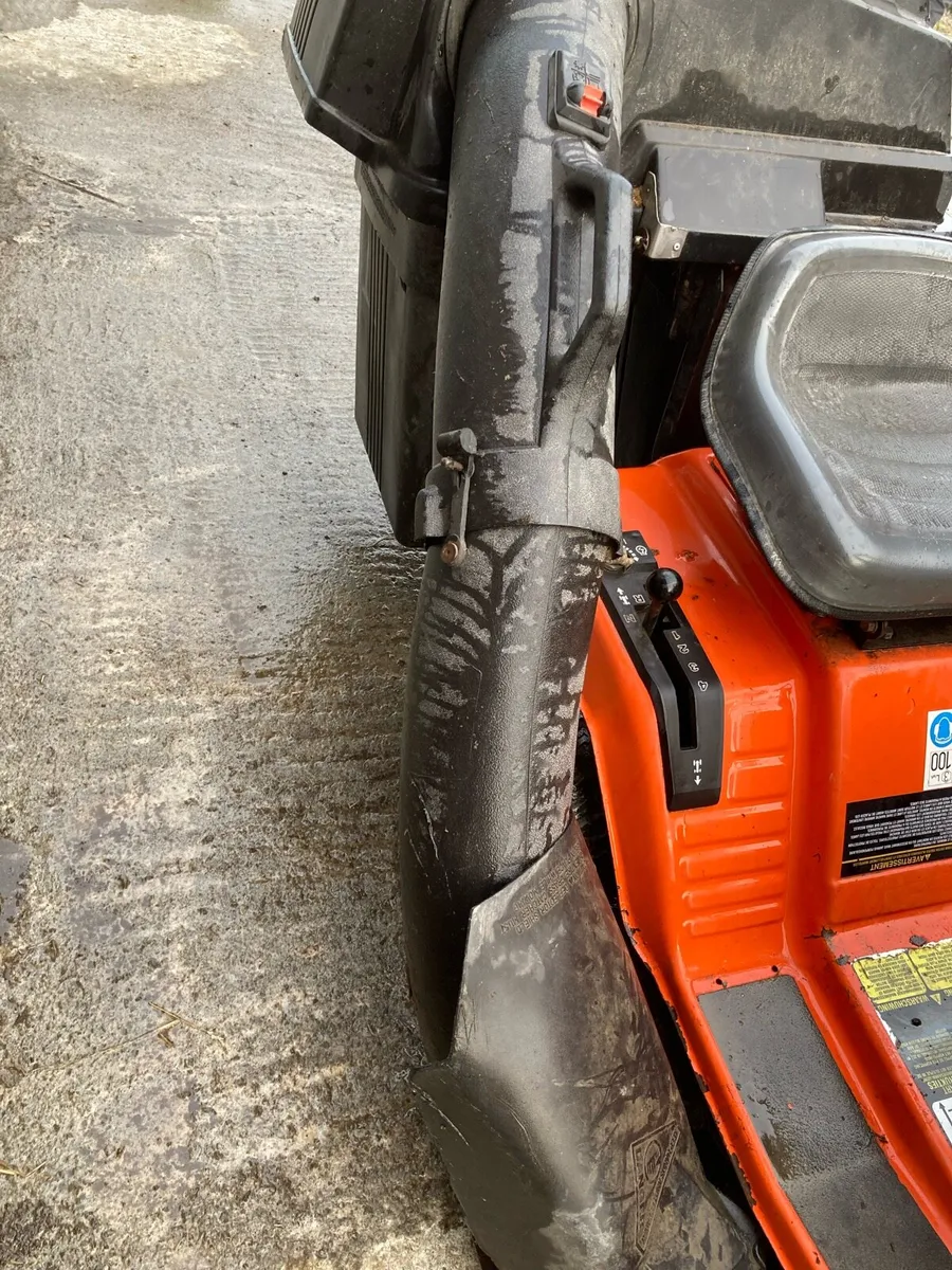 Ride on Lawnmower Husqvarna LT112 - Image 3
