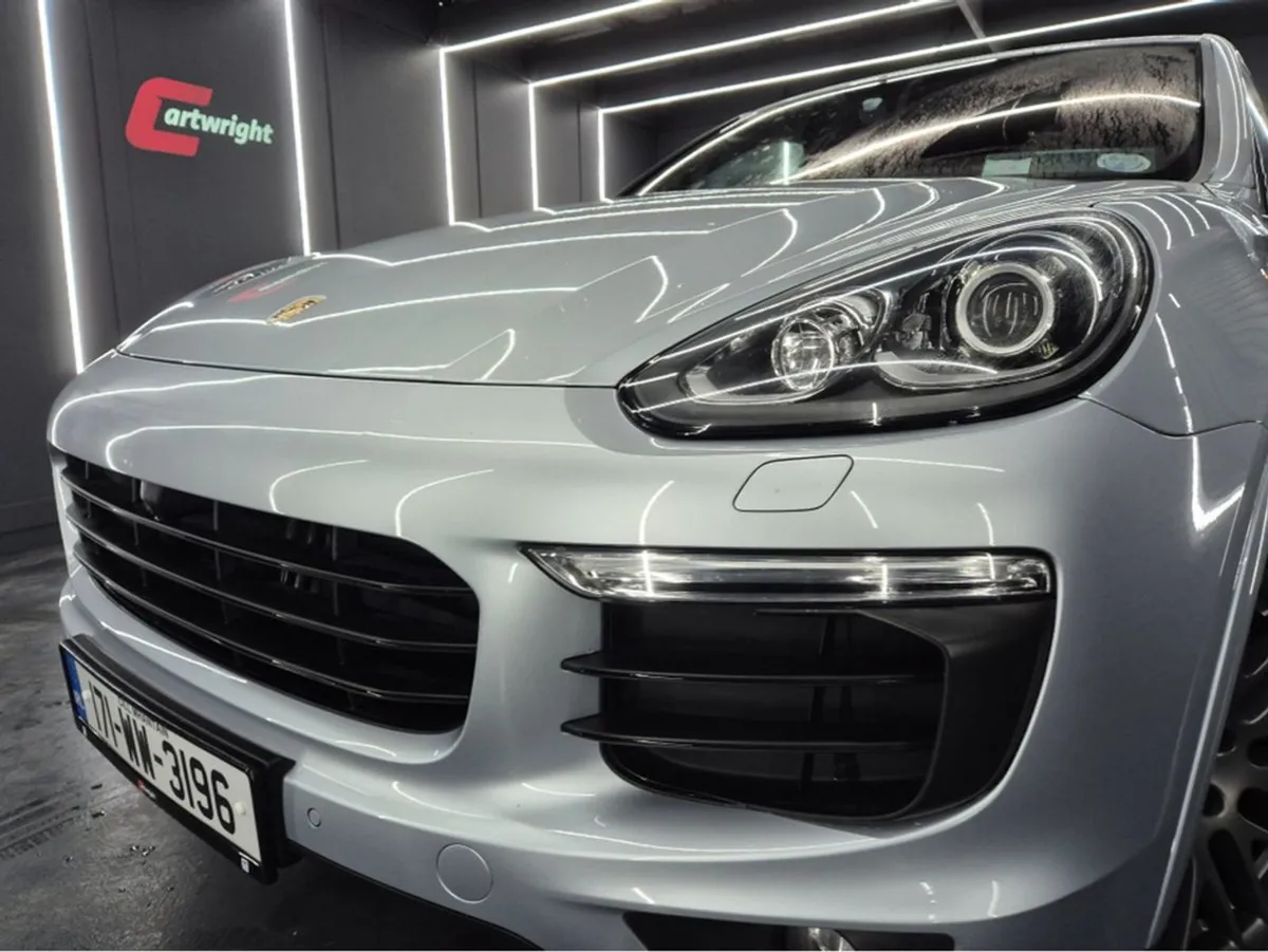 Porsche Cayenne Platinum ED S Ehyb - Image 2