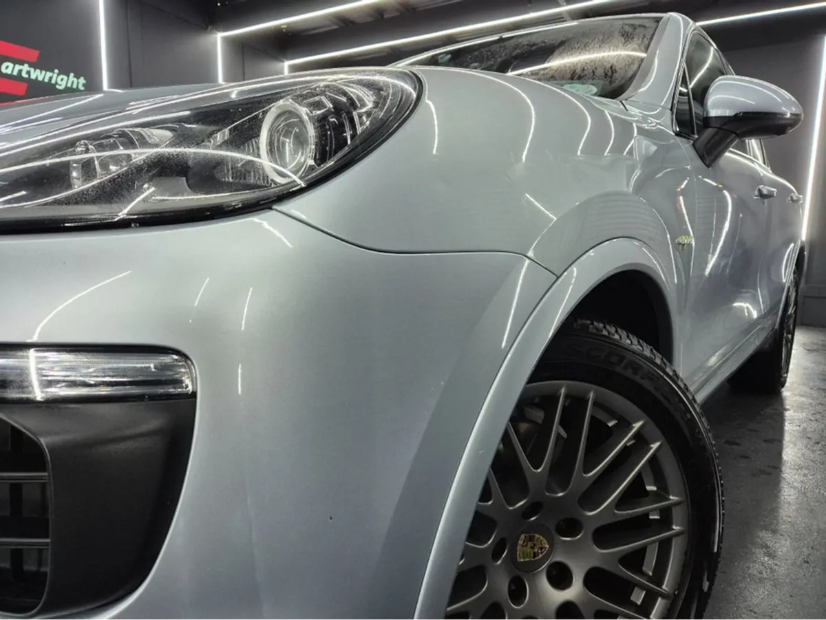 Porsche Cayenne Platinum ED S Ehyb - Image 3