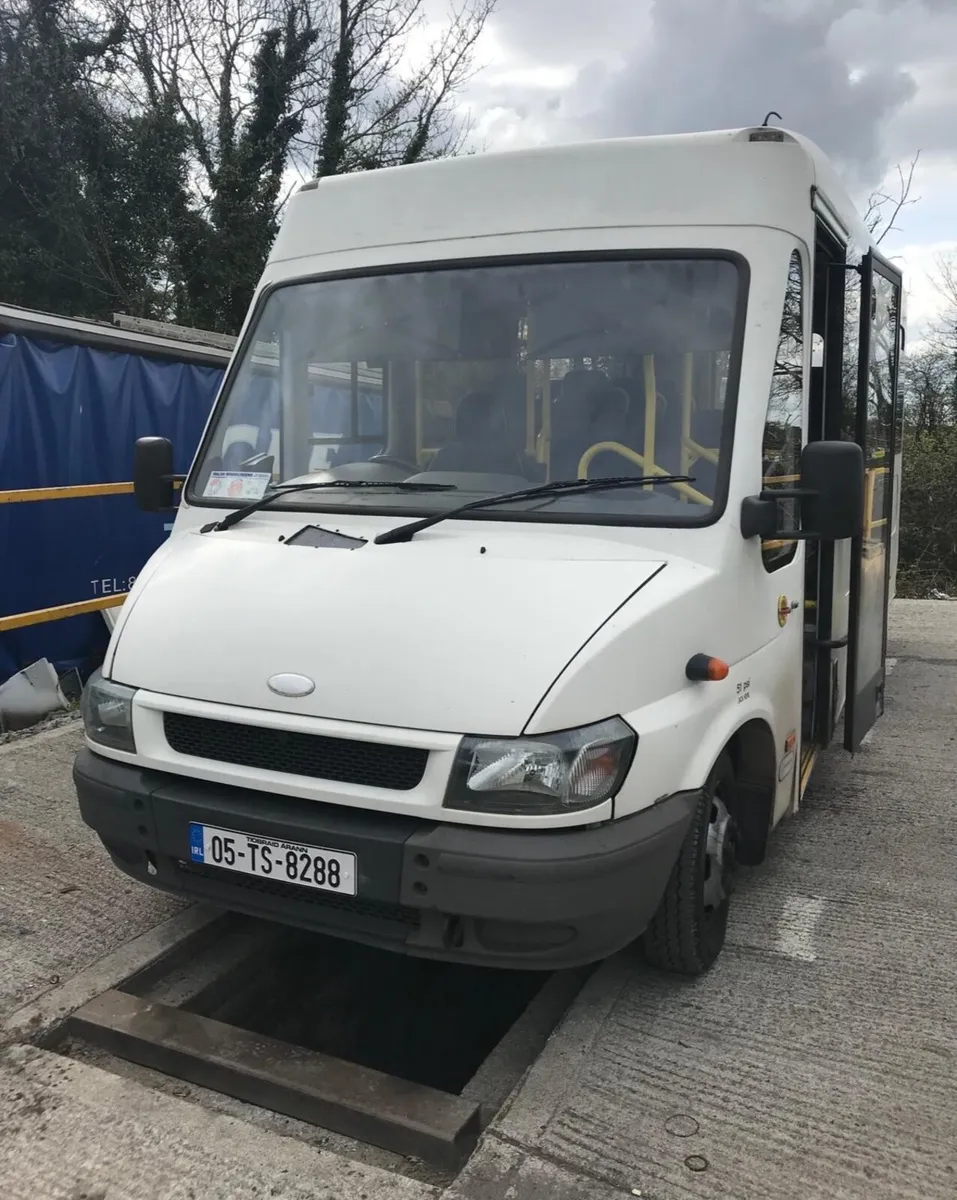 Ford transit bus - Image 1