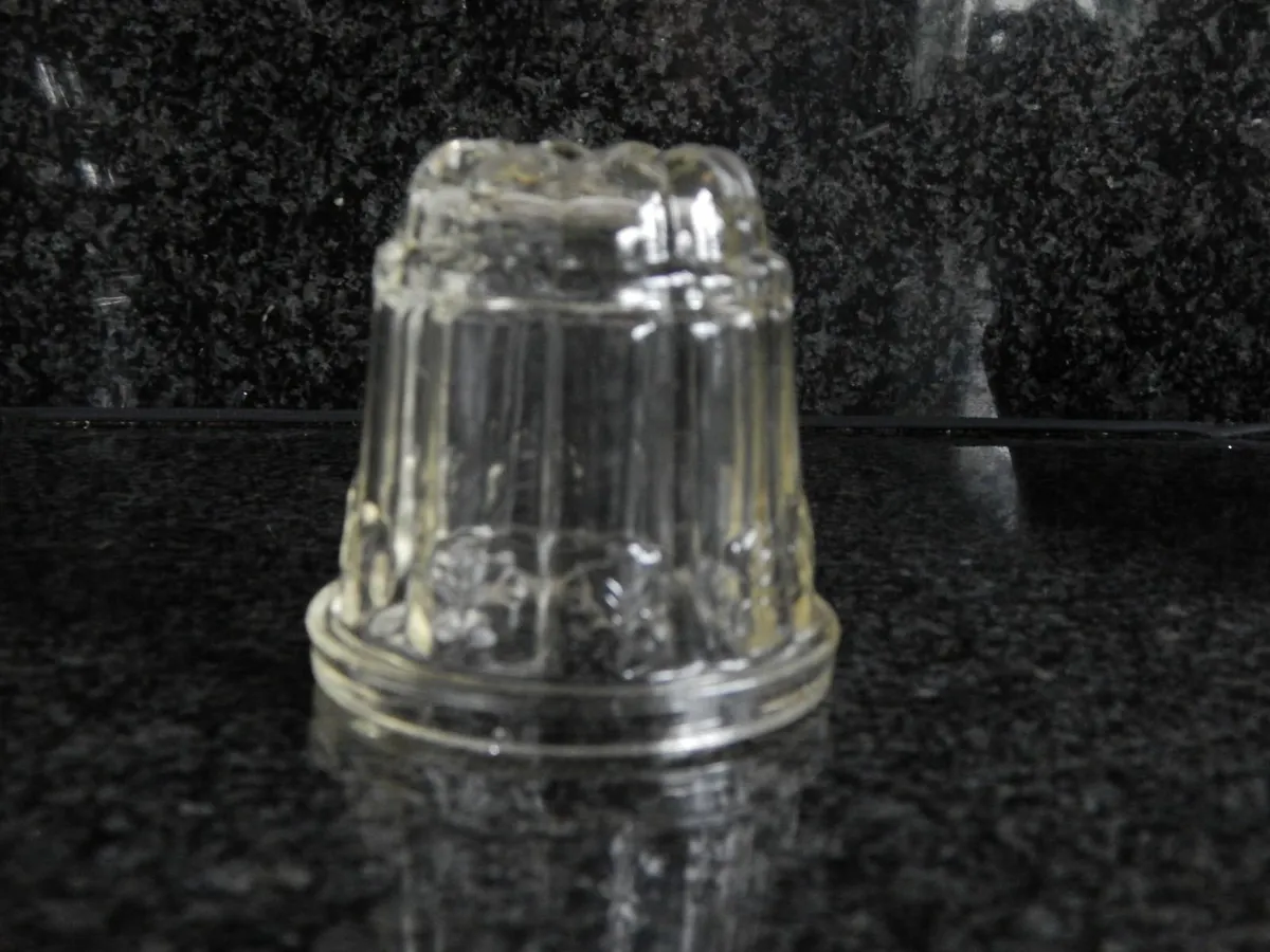 Selection of 6 Jelly Moulds - Image 4