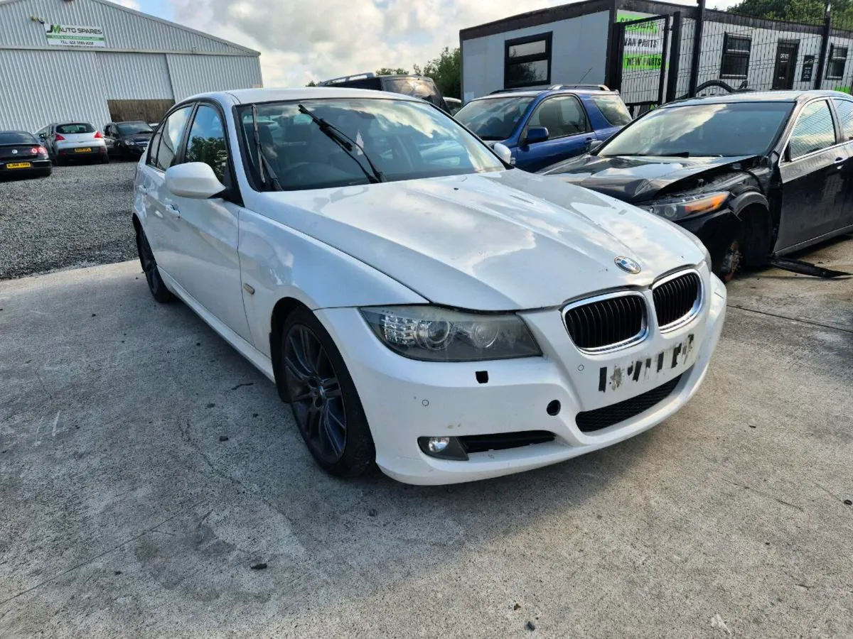 E90 LCI 2011 Bmw 320d BREAKING PARTS SPARES ONLY