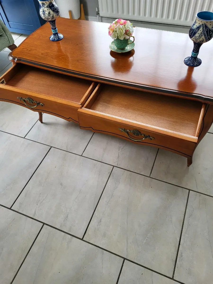 Beautiful Low Level Side Table - Image 4